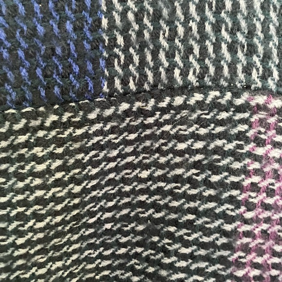 Gorgeous hooded Shawl - Picture 4 of 4